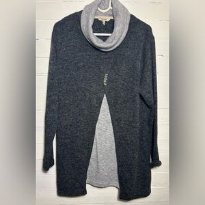 Yak N Yeti long sweater, dark gray and light gray. Turtleneck, women’s L.